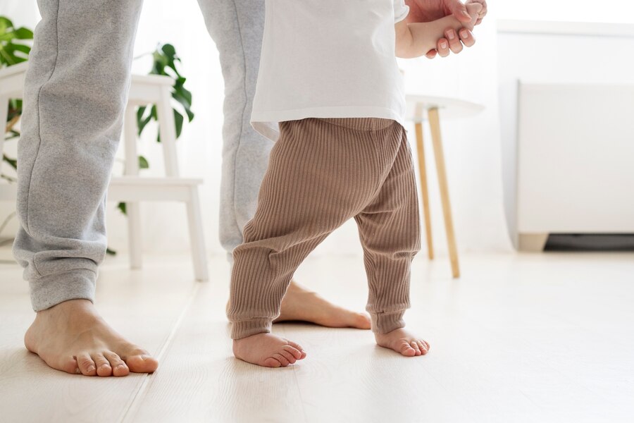 cara melatih anak berjalan